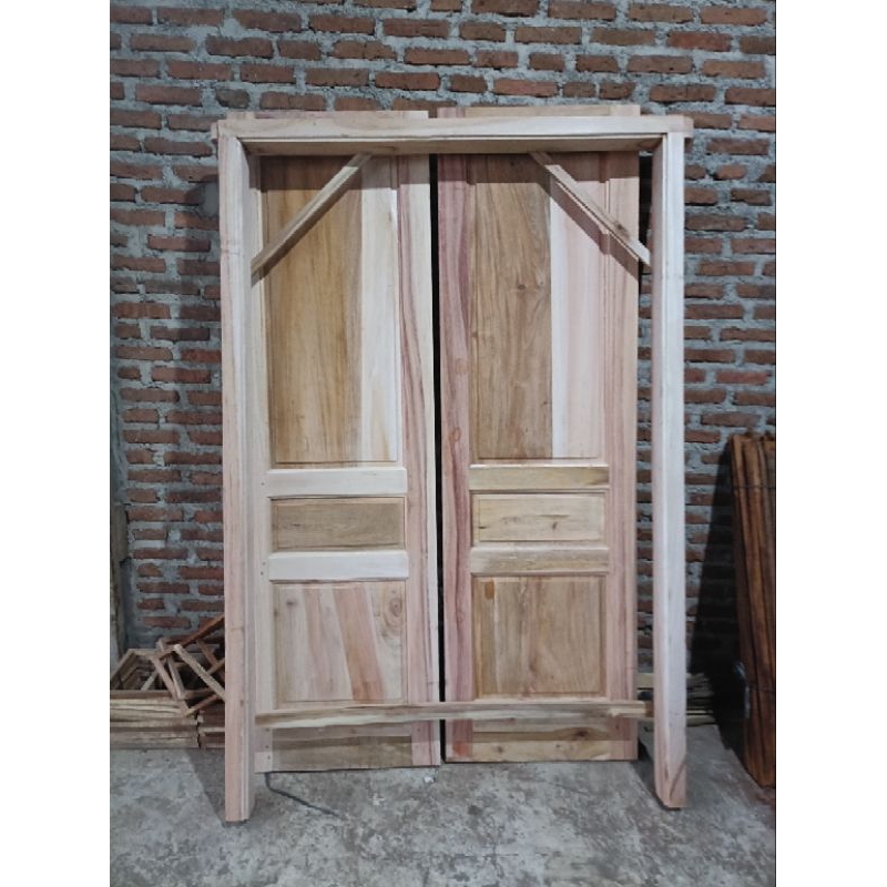 pintu depan pintu 2 + kusen kayu mahoni.