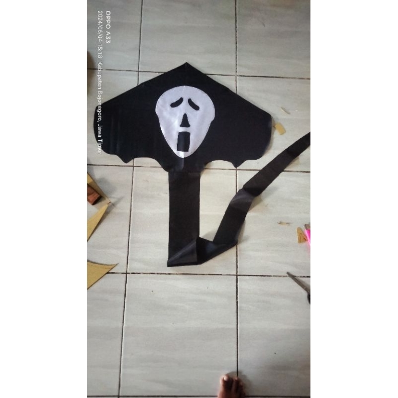 layangan kain hantu kuyang