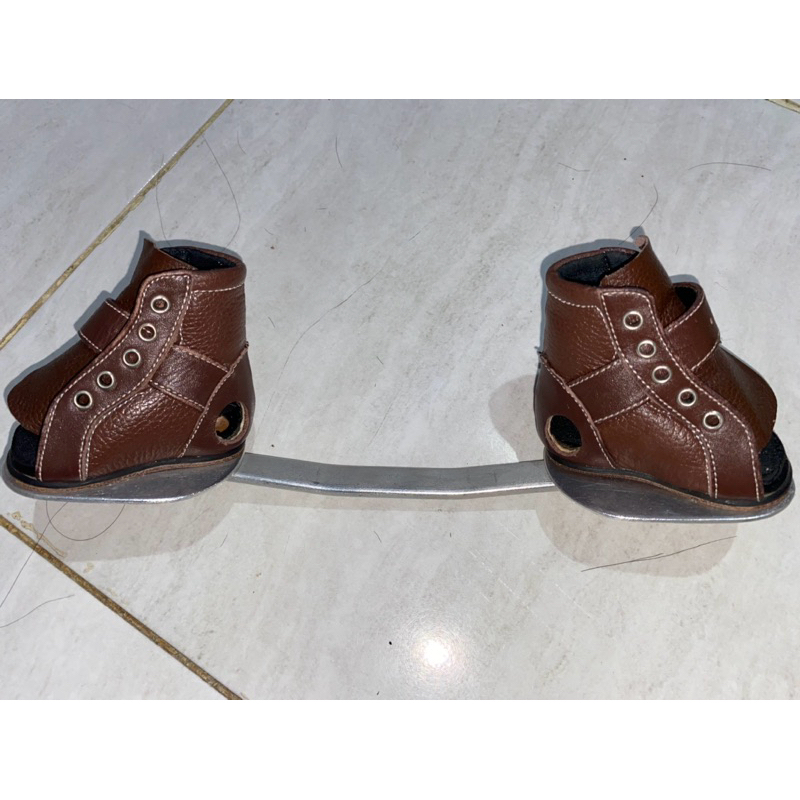 Sepatu CTEV kaki pengkor