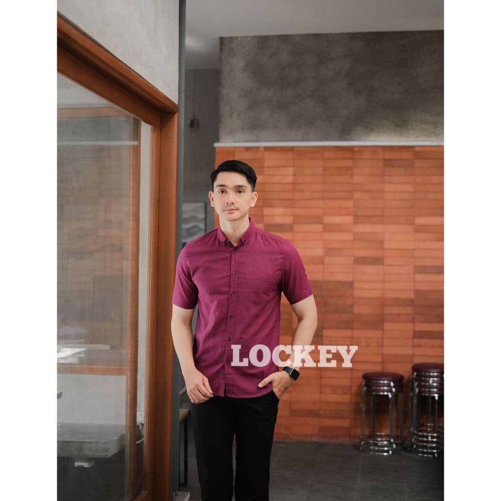 KEMEJA POLOS PRIA KASUAL LENGAN PENDEK WARNA BURGUNDY | UNGU TUA