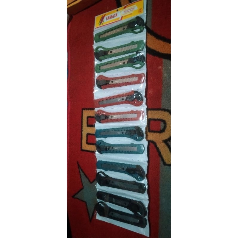 

Pisau kater yamata besar