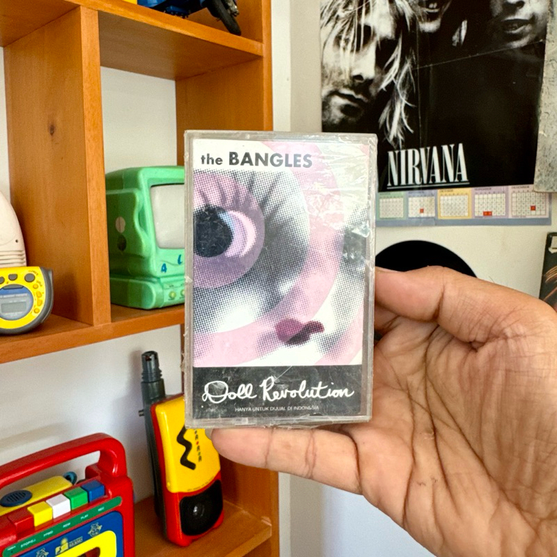 Kaset Pita / Tape / Walkman Segel NOS The Bangles Doll Revolution Original 100% Berfungsi / Tested I