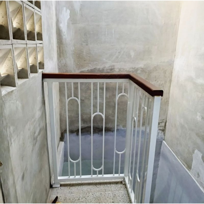 railing tangga kayu