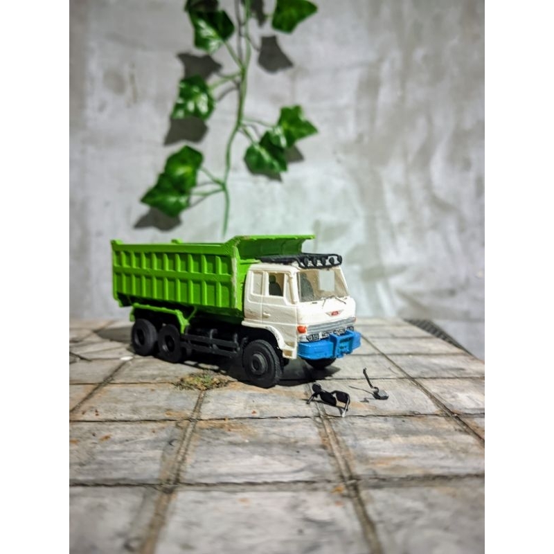 Miniatur Hino Dump Truk 1:87