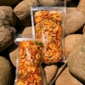 

kerupuk seblak pedas gurih aroma daun jeruk kemasan 100grm