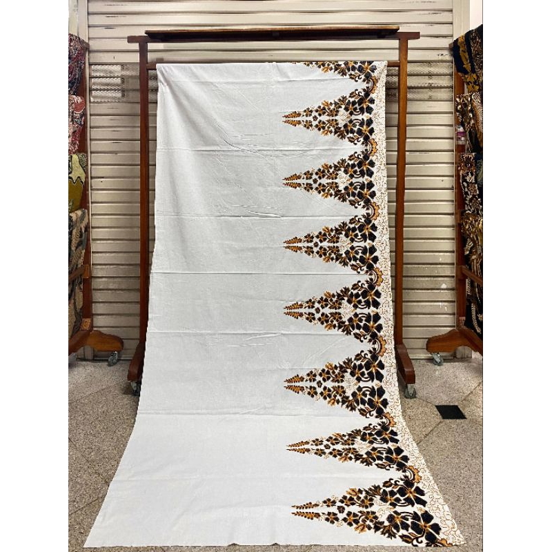 Katun Cabut Batik Solo daun dasar putih