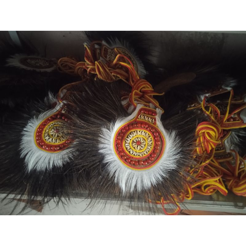kalung adat Papua/pakaian adat Papua/ oleh oleh papua