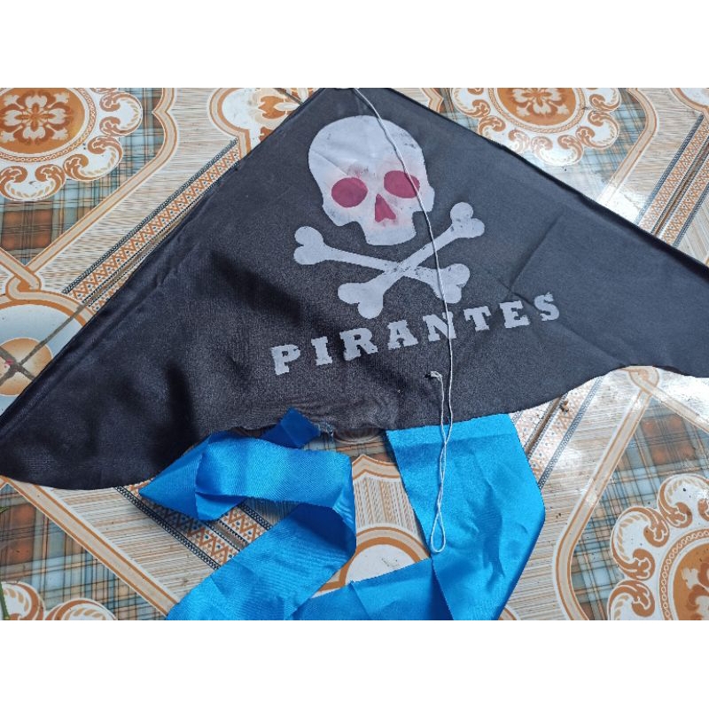 layangan motif pirantes layang layang kain