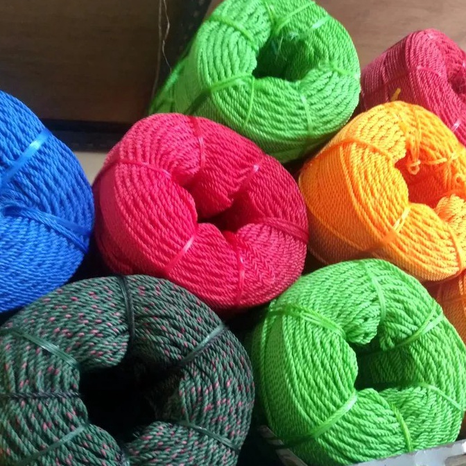 

KODE B6O Tali tambang plastik tebal 3 mili warna