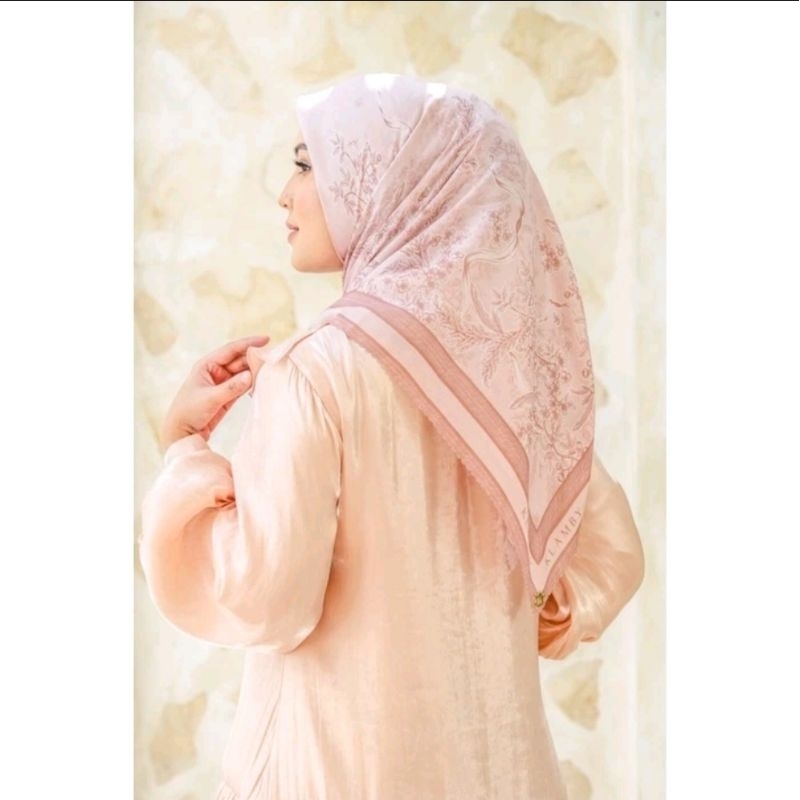Preloved Wearing Klamby Ruby Scarf - Pink Coral (warna peach atau salem)