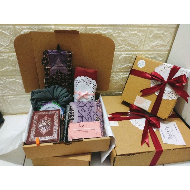 

Hampers Islami // hampers komplit // hadiah terbaik.