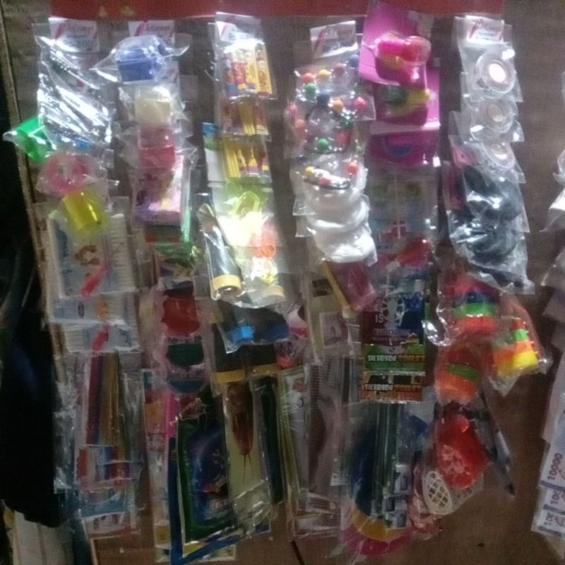 aksesoris dan mainan anak 2000an isi 90 pcs siap jual
