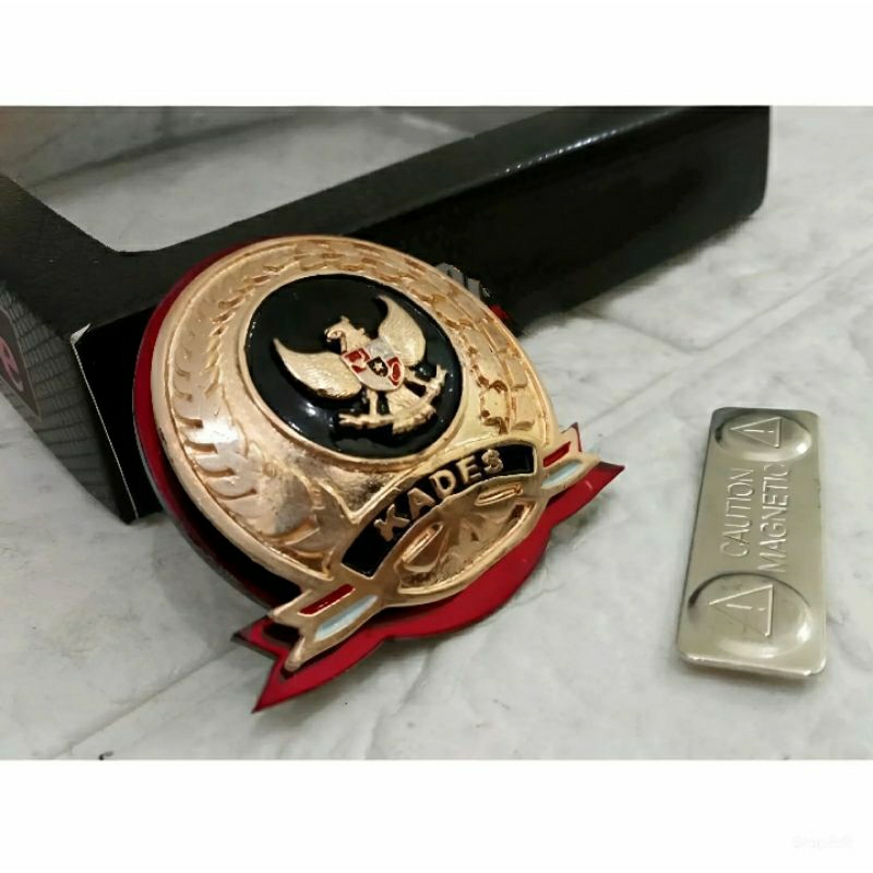 PIN KADES OVAL GARUDA HITAM MAGNET LIS AKRILIK MERAH