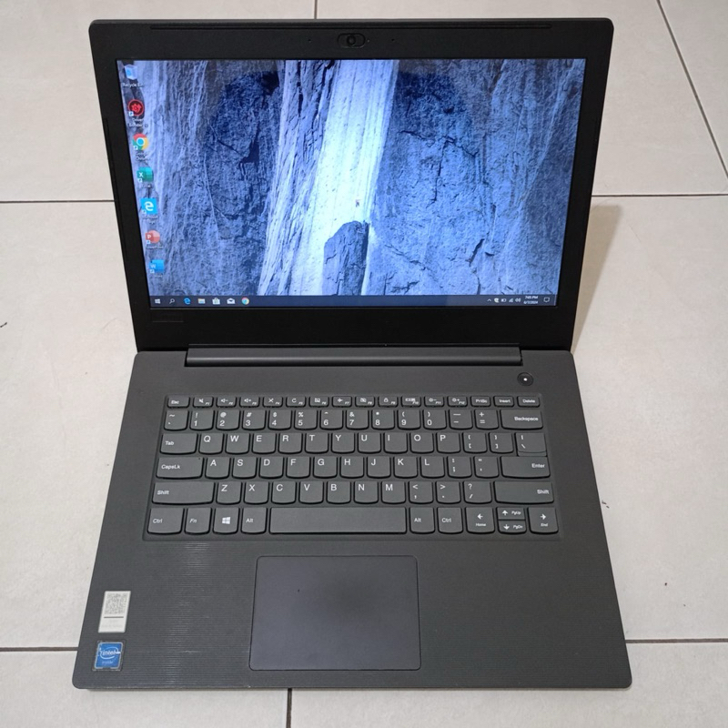 Laptop Merek Lenovo V130,  Warna Silver Dop.  Spek - Window 10 + Office - Processor Intel Celeron N4