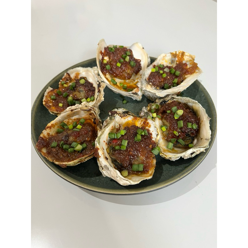 

OYSTER BAKAR JIMBARAN / 1 BOX 8PCS / 1KG OYSTER BAKAR JIMBARAN MATANG