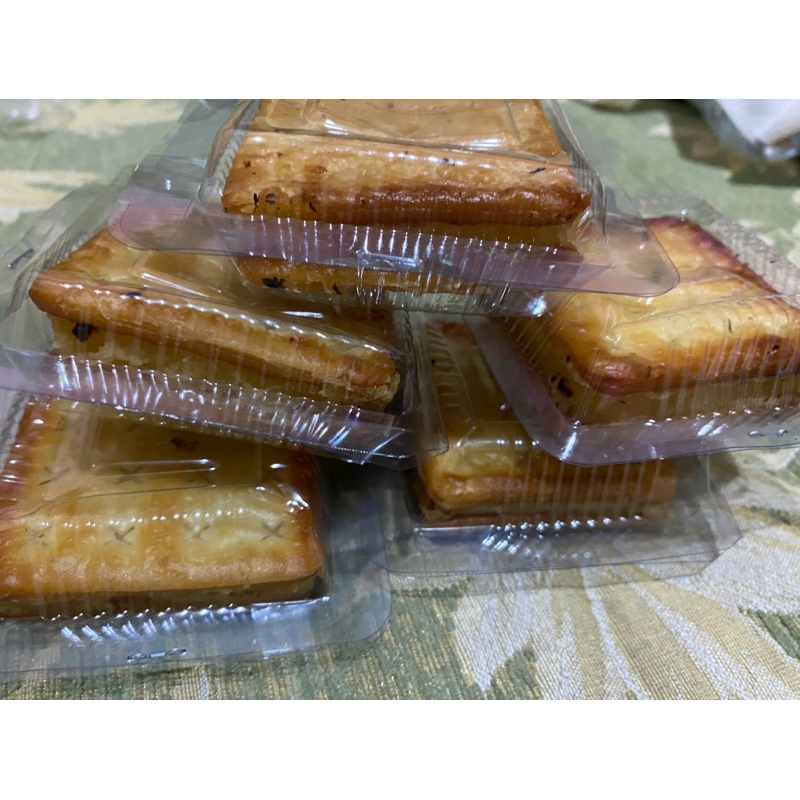 

KUE GABIN / KUE TAPE (FRESH FROM THE OVEN)