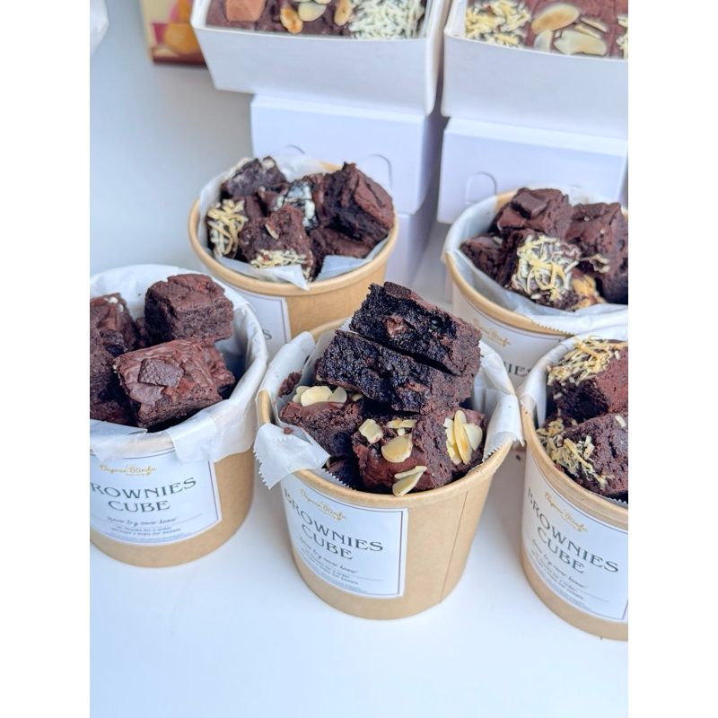 

FUDGY BROWNIES COKELAT CUBE MIX TOPPING || FUDGY BROWNIES BITES || FUDGY BROWNIES BUCKET || FUDGY BROWNIES CUP || FUDGY BROWNIES SEMARANG || FUDGY BROWNIES BY DAPOERRINDU SEMARANG