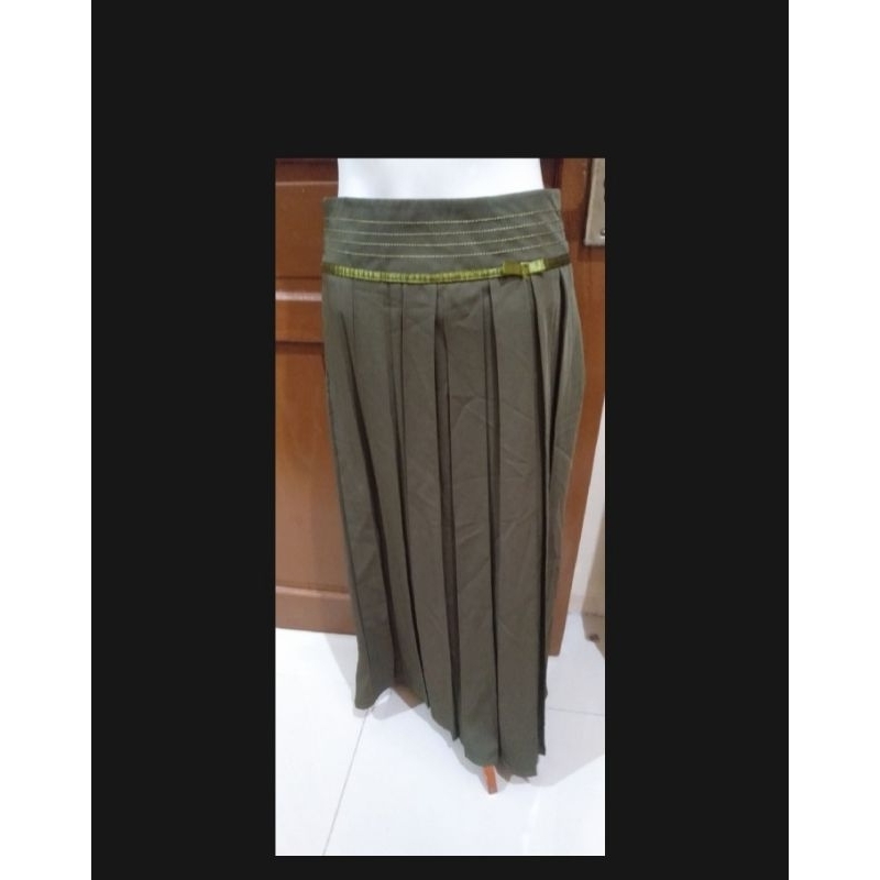 Rok Formal Wanita Model Rempel Warna Army Preloved