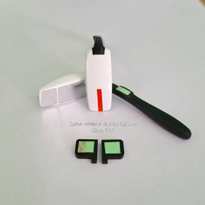 Spion miniatur bus skala 20 model SHD
