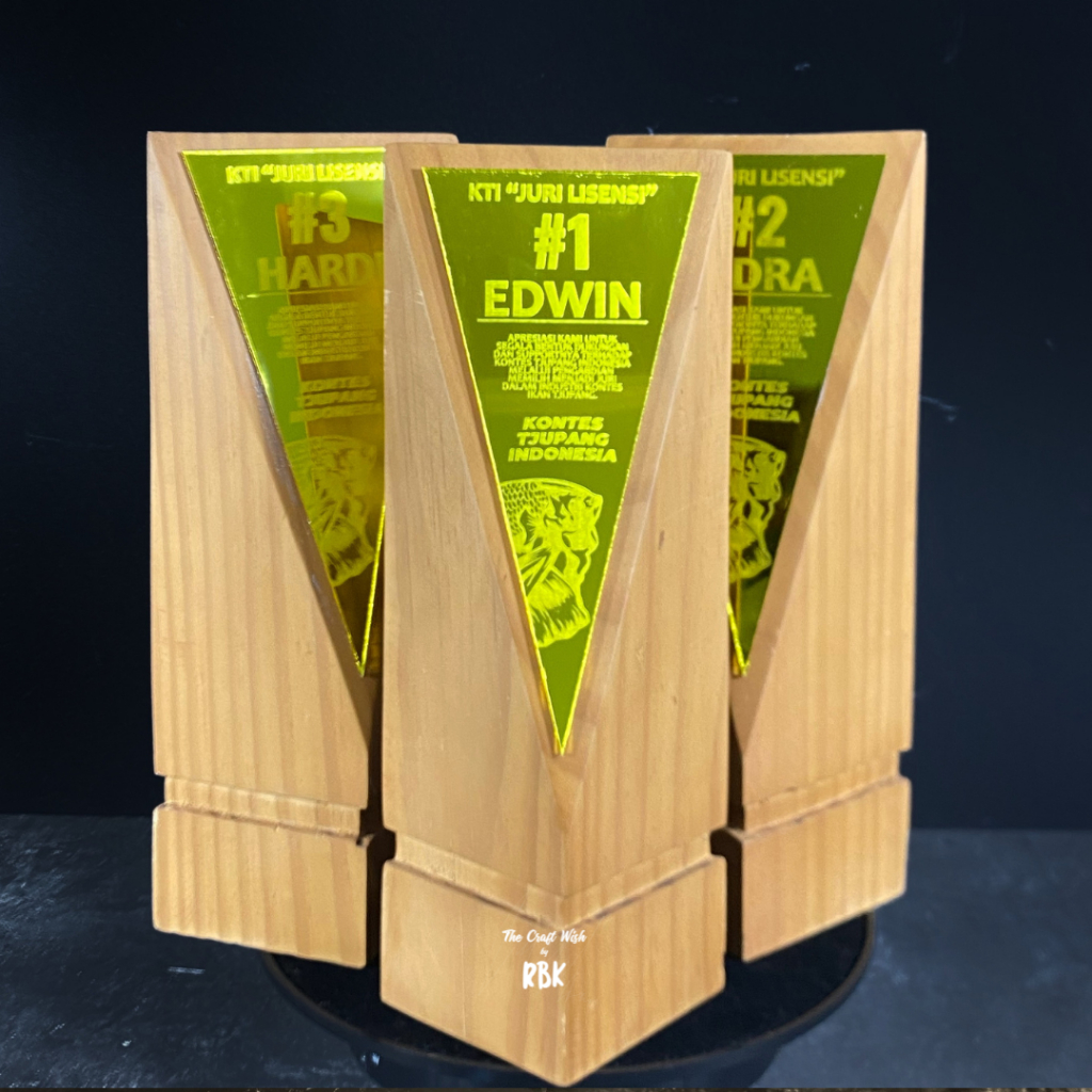 PLAKAT KAYU AKRILIK CUSTOM WISUDA PENGHARGAAN