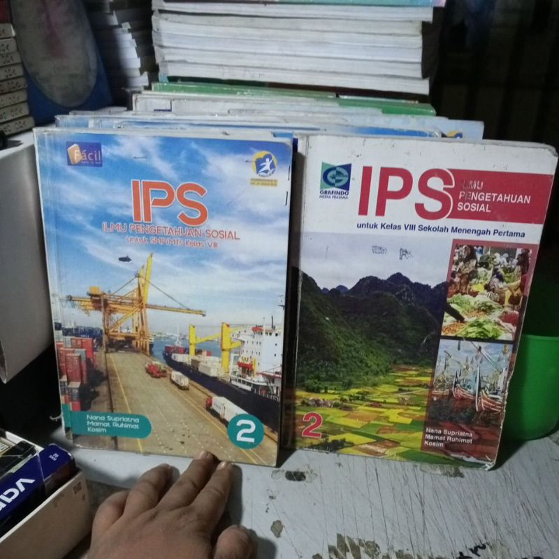 BUKU IPS (ILMU PENGETAHUAN SOSIAL) UNTUK SMP KELAS VIII/8/2 REVISI K13 PENERBIT FACIL