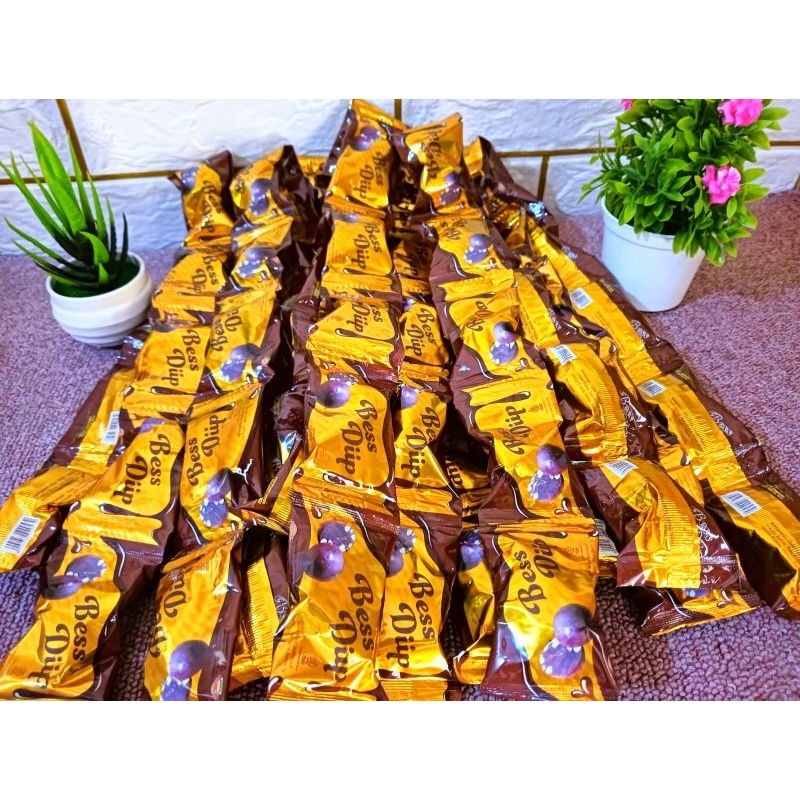 

COKELAT CRISPY BALL CHOCOLATE ISI 10 PCS × 7 GR RENCENG