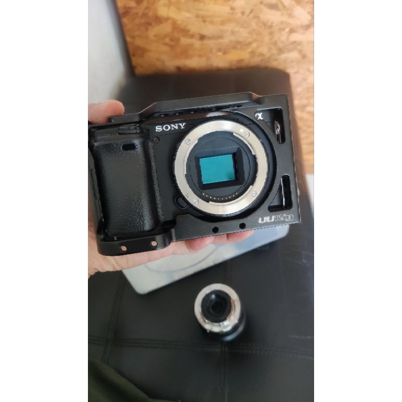 SONY ALPHA A6400 lensa SONY 35MM like new