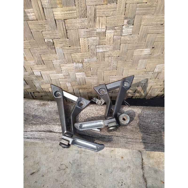 Foot step belakang ninja 250 fi ninja Z250 fi original copotan footstep step belakang ninja 250 Ori