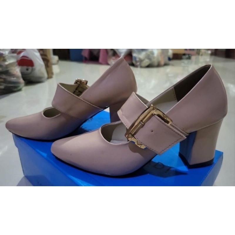 sepatu pantofel heels wanita brand yongki komaladi