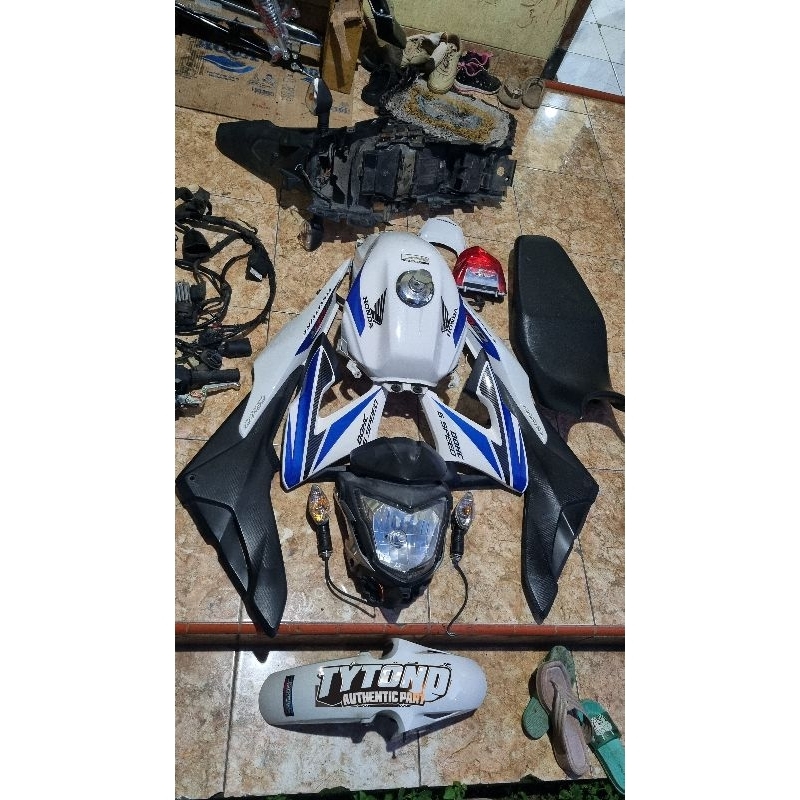 BODY FULLSET TANGKI JOK HEADLAMP SPAKBOR OLD CB150R CB 150R CB 150 R CB150 R  K15 2013 2014 2015