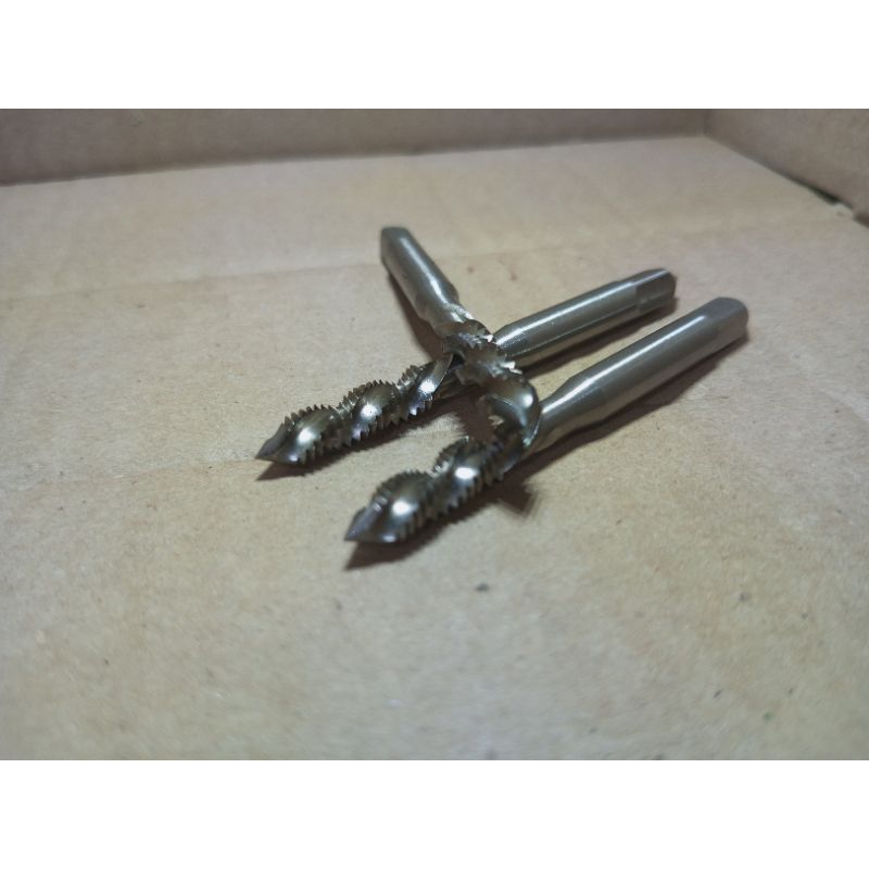 Tap M 6 x 1 spiral L Japan setara NACHI tap mesin putaran kiri M 6 x 1 spiral bekas