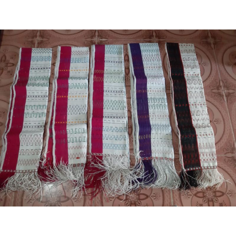 HANDE HANDE TENUN TANGAN TARUTUNG SELENDANG ULOS BATAK NUANSA PUTIH PINK UNGU