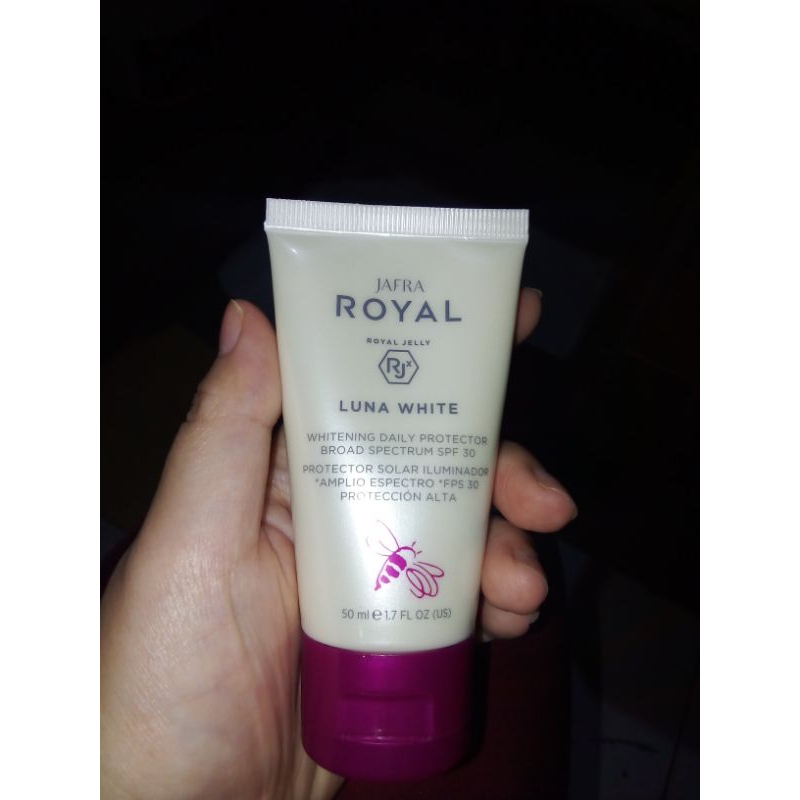 JAFRA royal Luna white broad spectrum spf 30