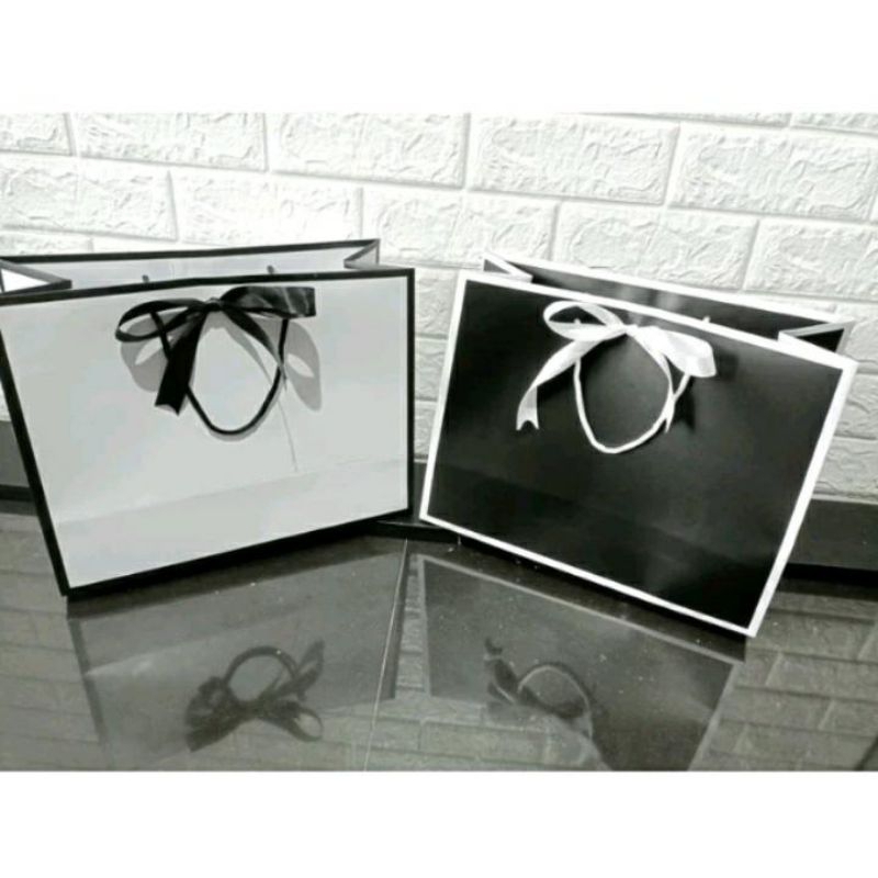 

Paperbag BW series Pita Uk 32,5 x 14 x 25cm