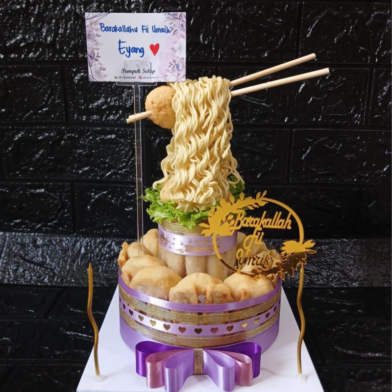 

Pempek Tower | Kue Flying Noodle isi 30 | Kue Ultah pempek | kue ulang tahun pempek | pempek tower | pempek cake | birthday gift