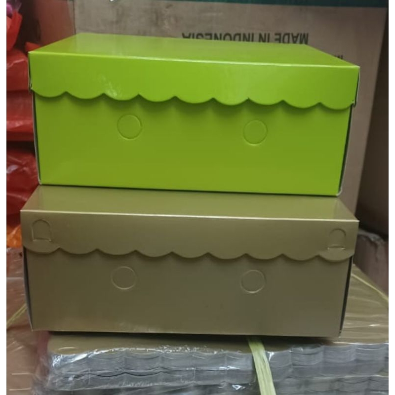 

DUS NASI WARNA UKURAN 18x18 / KOTAK NASI WARNA ( 50 PCS )
