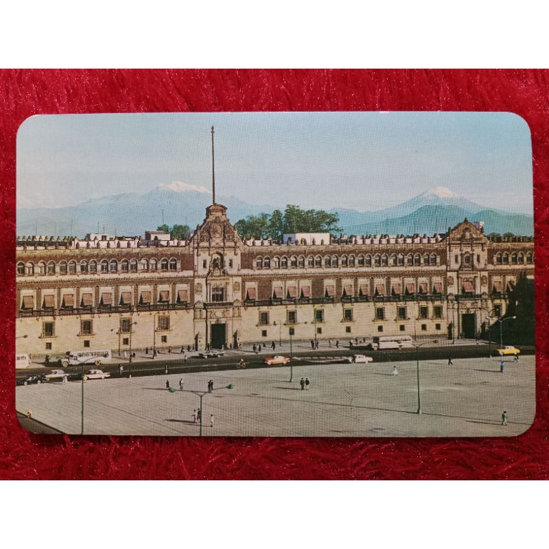 

Post card Mexico El Palacio Nacional Y EL Zocalo UN USED