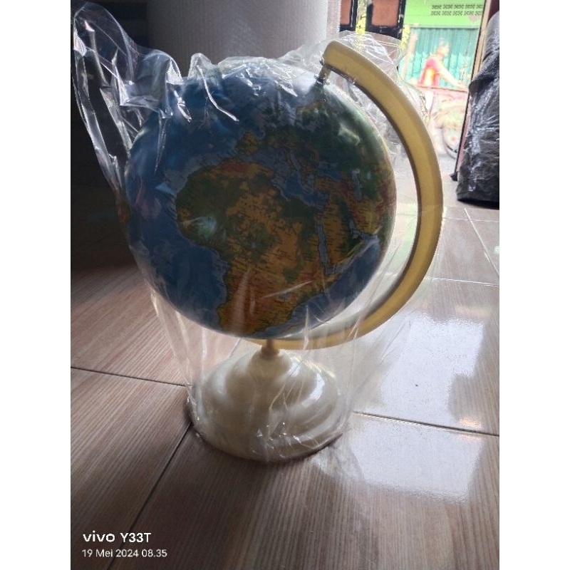 

Globe diameter 30cm skala 1:42.000.000