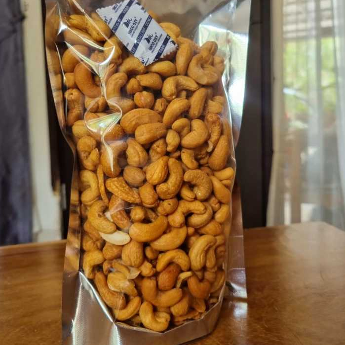 

Kacang Mede Utuh Matang Bawang Putih Mateng 250 gram