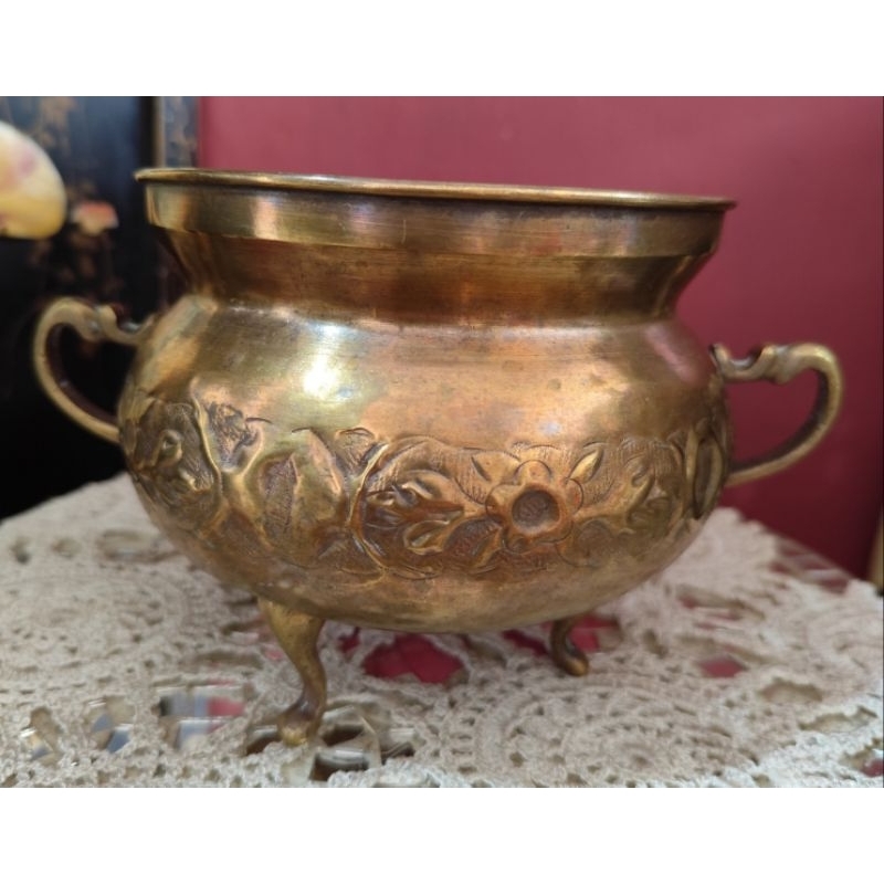 Guci Berkuping Antik Kuningan kuno ukir Klasik berkaki tiga Langka20cm