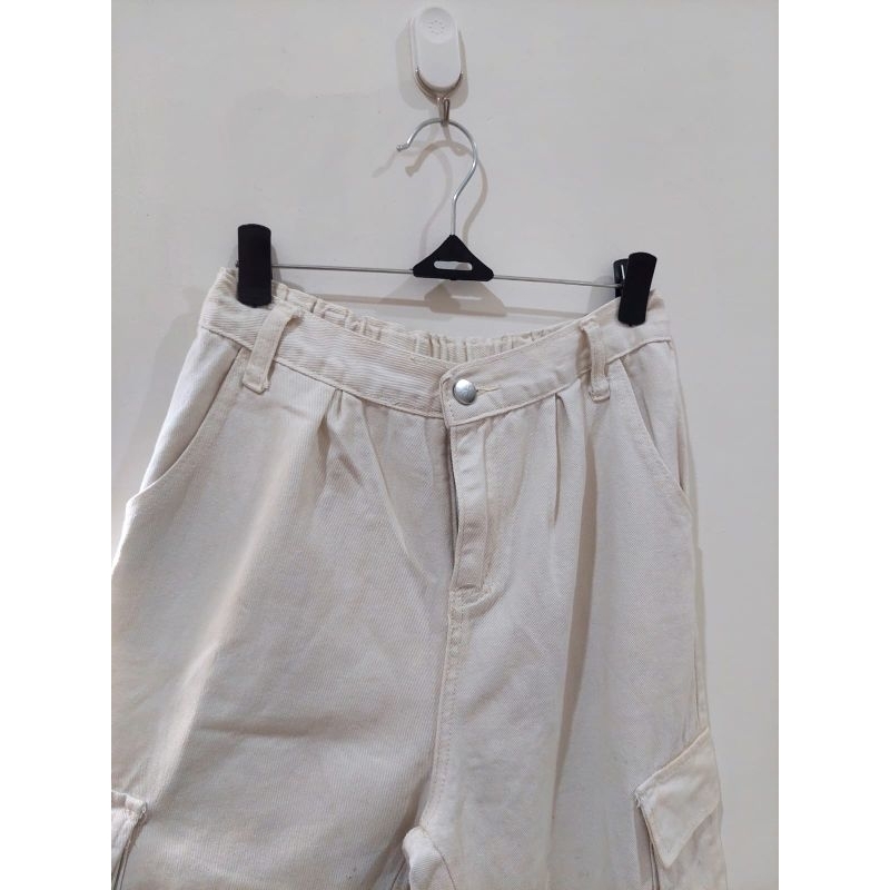 cargo jeans broken white