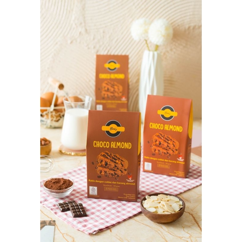 

Bims Cookies Choco Almond kukis dengan coklat dan kacang almond