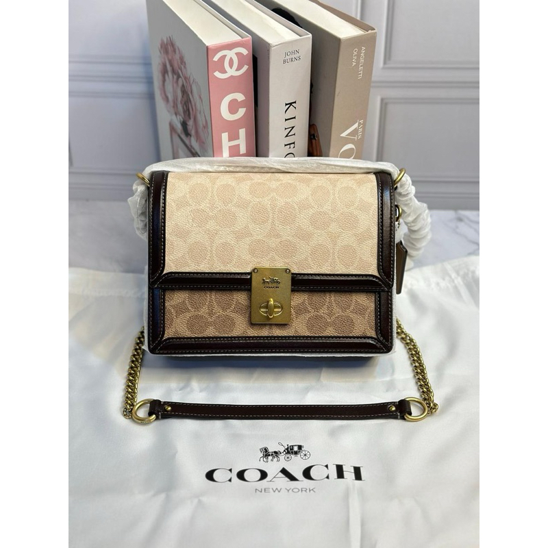 Hutton shoulder bag signature