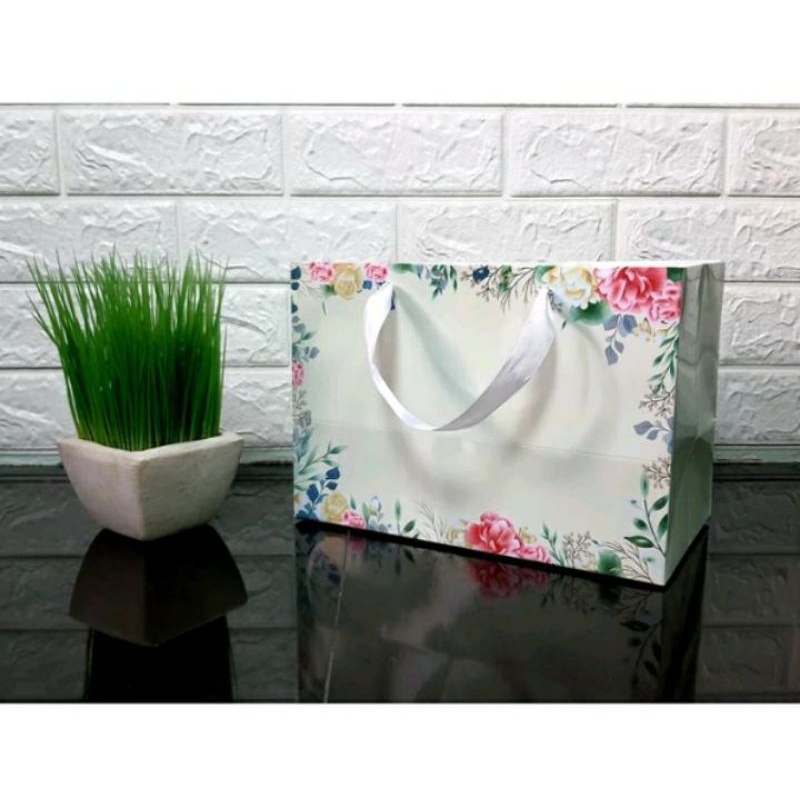 

Paperbag Bunga Brownies / Bento uk 27 x 15 x Tinggi 18,5cm