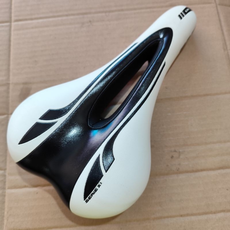 Sadel saddle Roadbike MTB United SERIE XL Putih Chromoly