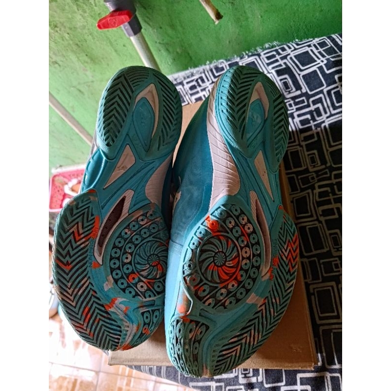 Mizuno wave claw Neo 2