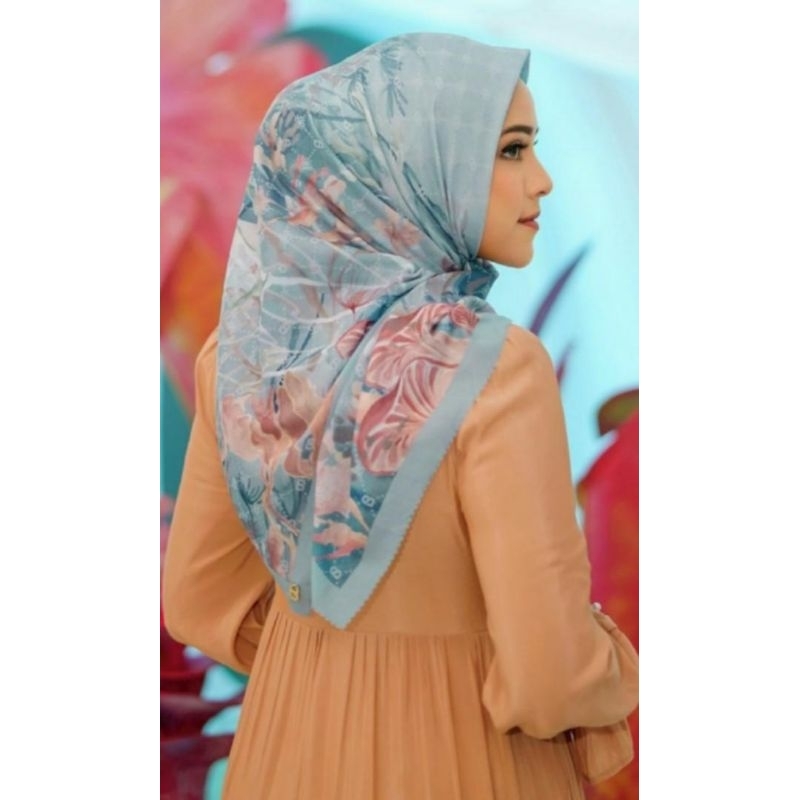 Preloved Xanadu  Marine Buttonscarves