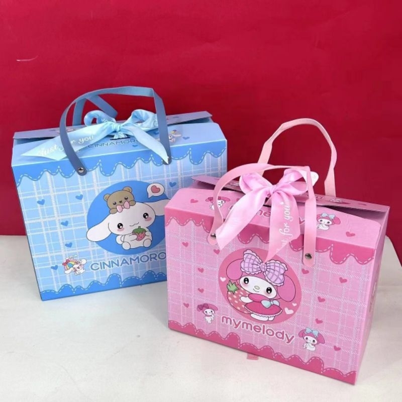 

HAPPY BOX MELODY CINNAMOROLL KOTAK TEBAL SOUVENIR SNACK PERMEN COKLAT GIFT BIRTHDAY BINGKISAN ULTAH MELODY CINNAMOROLL