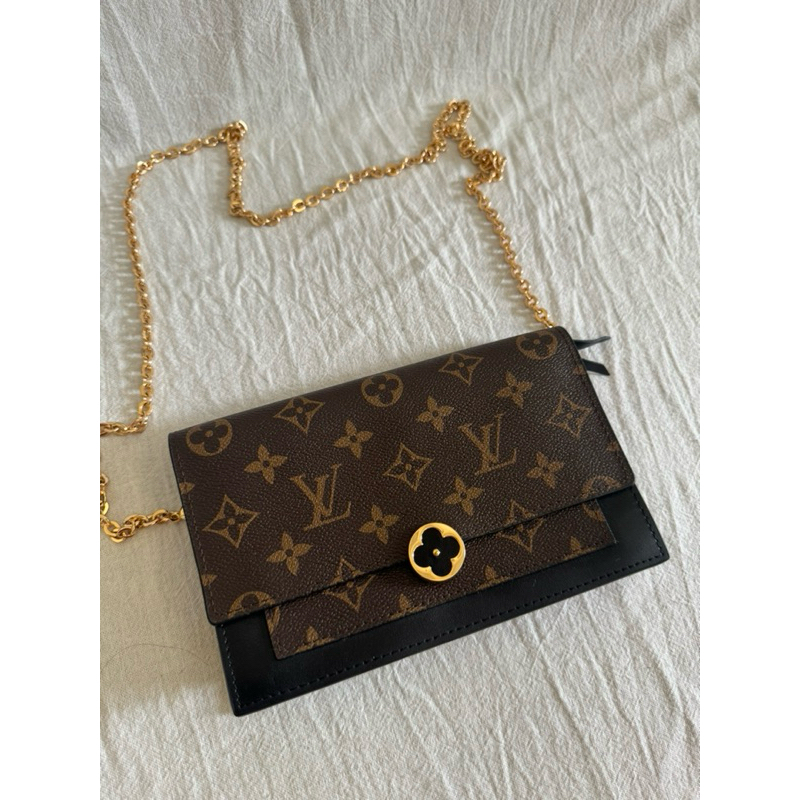 TAS LV* FLORE CHAIN WALLET PRELOVED BAG