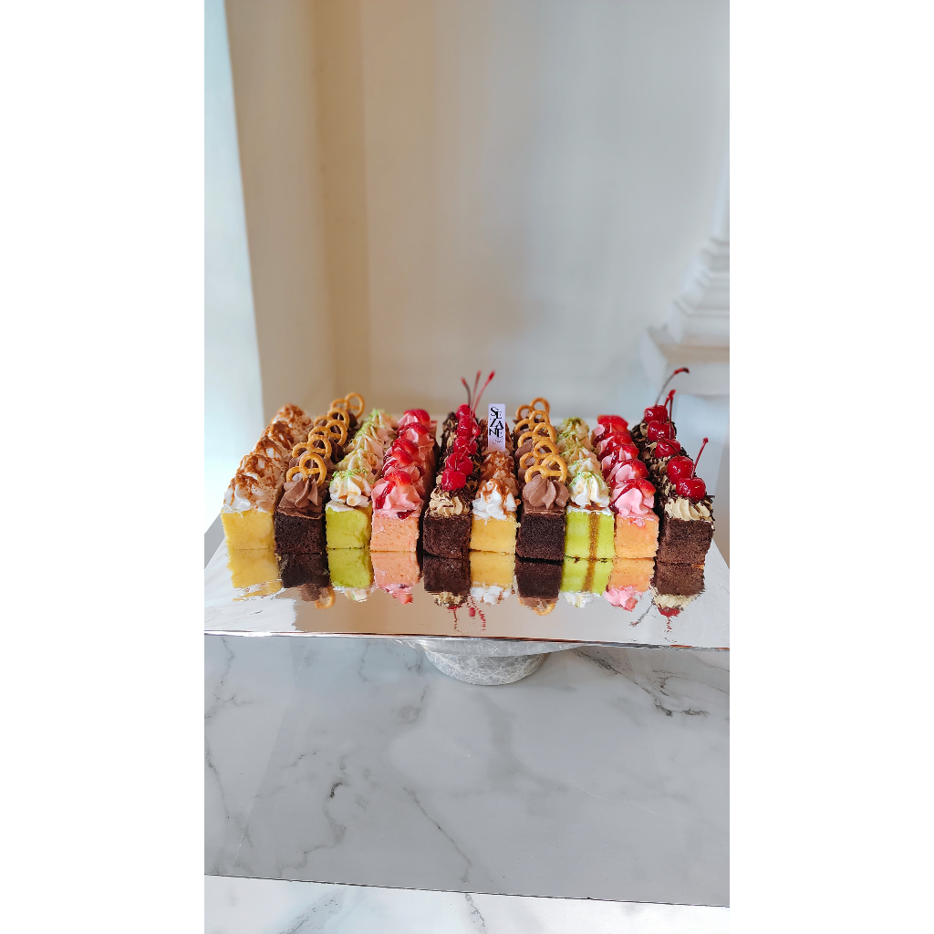 

Sezane Royal Family Cake 50 Bites [SEZANE CAKE]
